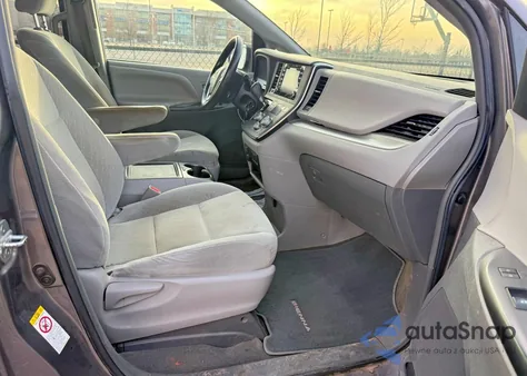 2018 Toyota Sienna Le 8-Passenger z USA, uszkodzony, nr VIN 5TDKZ3DC1JS925096
